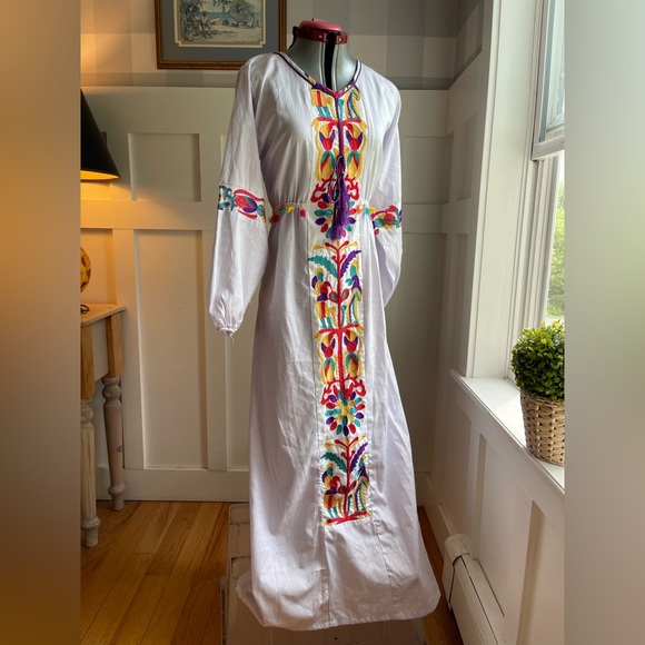 Dresses & Skirts - Embroidered Maxi Dress Size Medium